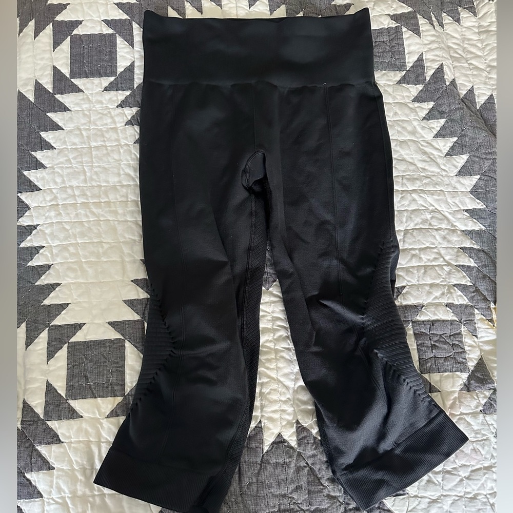 Lululemon In The Flow capri leggings